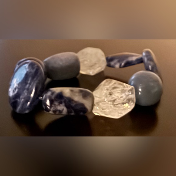 Elegant Blue Stone | Clear Quartz Stretch Bracelet - Picture 4 of 4